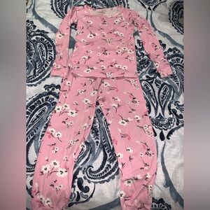 Elegant Pink and White Pajama Set with Swirling Motifs